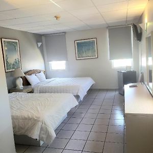 Deluxe Queen Suite